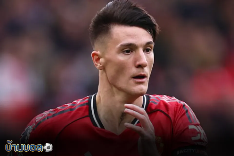 เนวิลล์ไม่ปลื้มเชชโก้ 74 ล้านปอนด์ ย้อมแมว